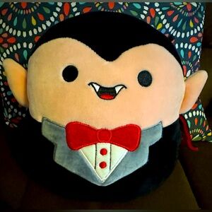 NWOT Squishmallow “Vlad” vampire 8”